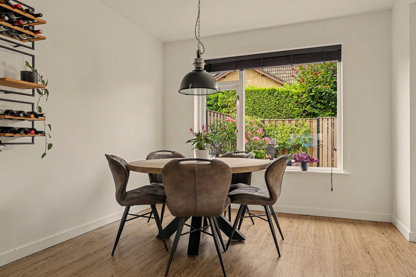 Photo 14 of Burgemeester van Oeverenstraat 21