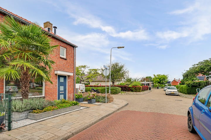 Photo 4 of Burgemeester van Oeverenstraat 21