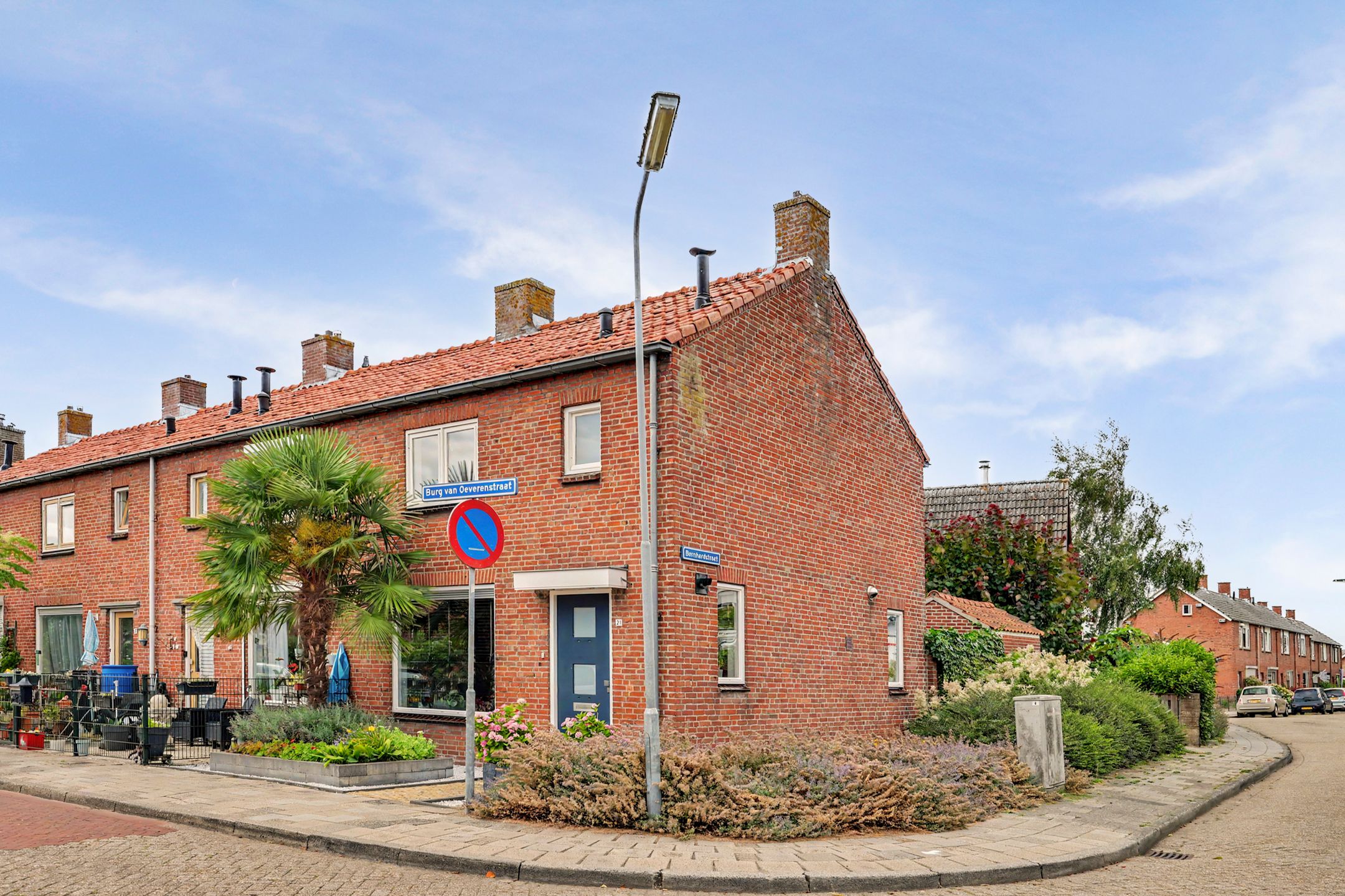 Photo 6 of Burgemeester van Oeverenstraat 21