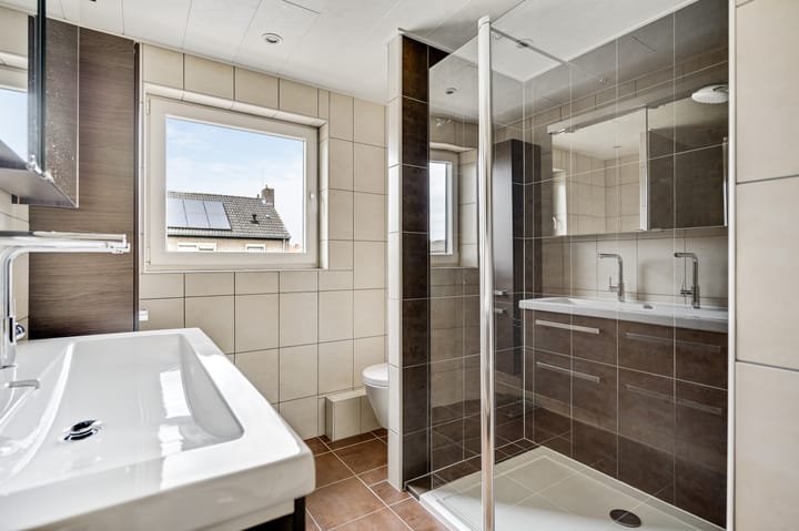 Tussenwoning te koop: Oogststraat 8, Weert