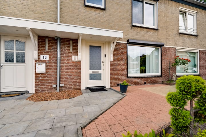 Tussenwoning te koop: Oogststraat 8, Weert
