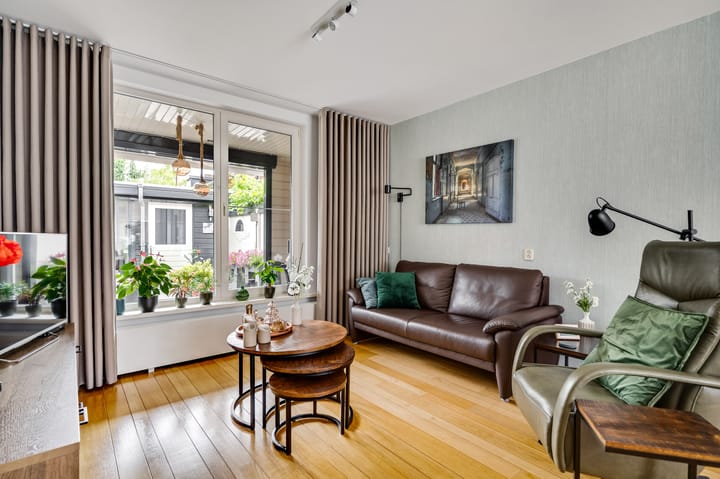 Tussenwoning te koop: Oogststraat 8, Weert