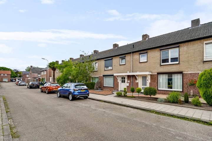 Tussenwoning te koop: Oogststraat 8, Weert