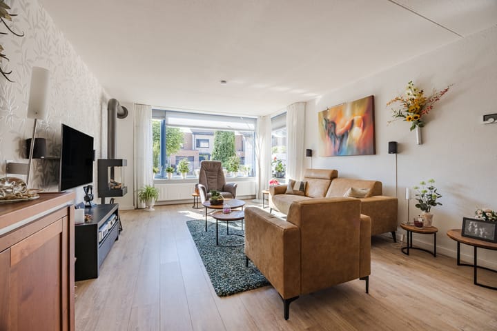 Tussenwoning te koop: Etudestraat 96, Hellevoetsluis