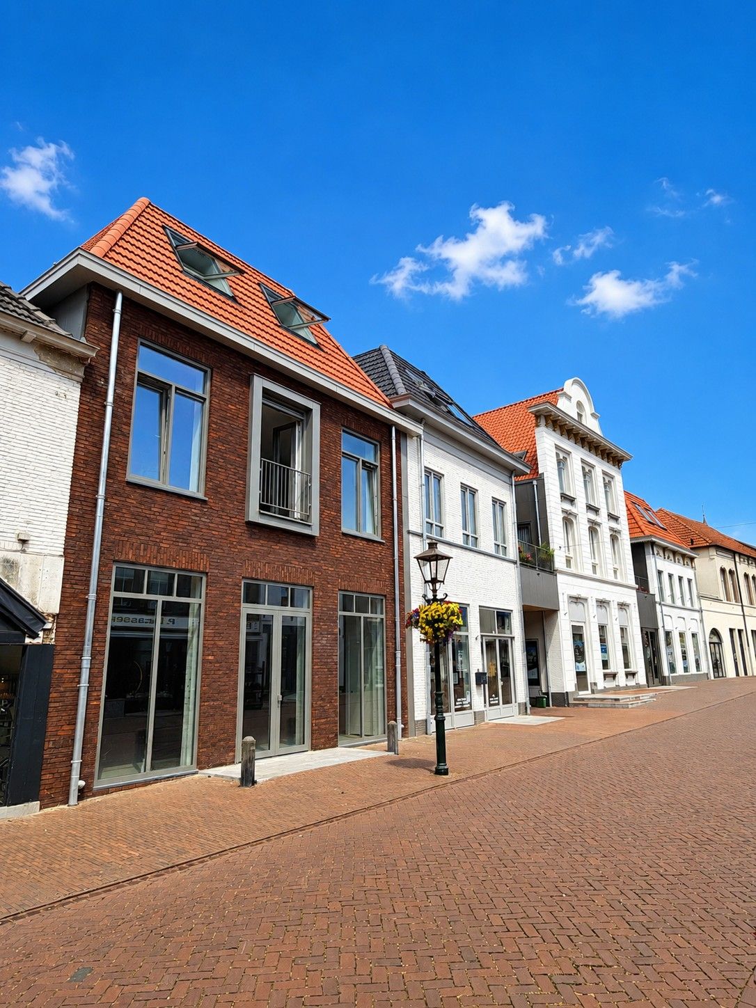 View photo 2 of Zandstraat 19
