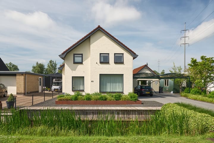 Vrijstaande woning te koop: Leeuwarderstraatweg 83, Heerenveen