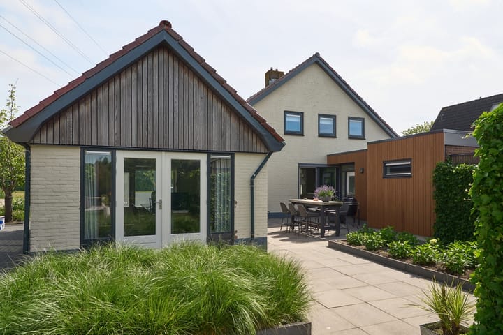 Vrijstaande woning te koop: Leeuwarderstraatweg 83, Heerenveen