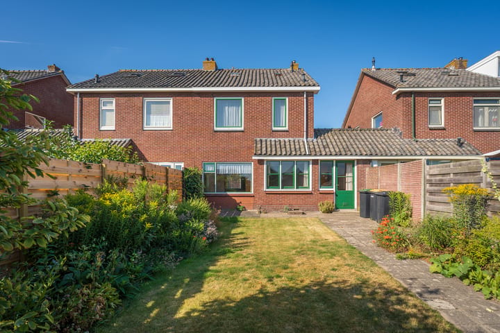Tussenwoning te koop: Wilhelminalaan 84, Den Burg