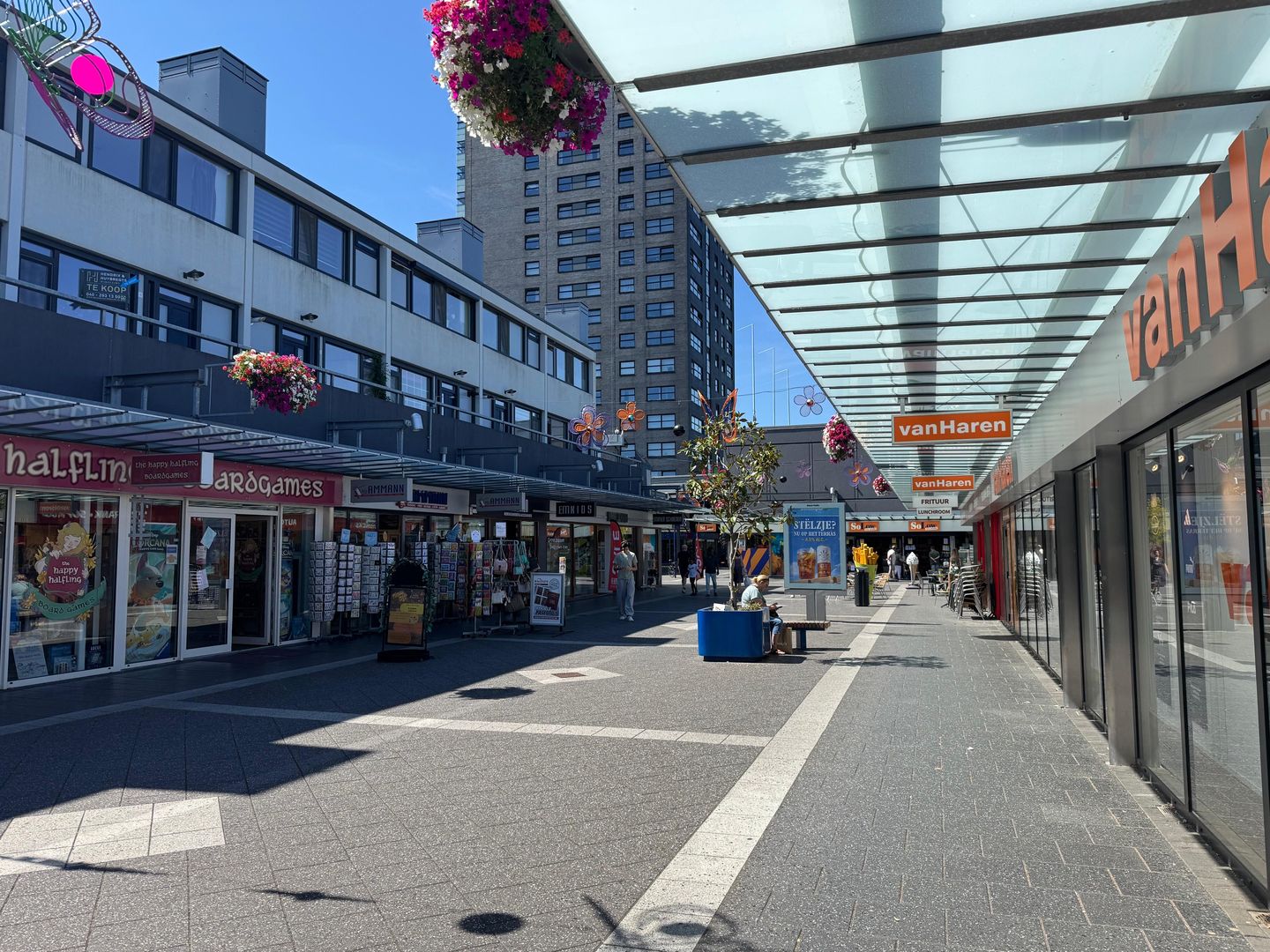 Bekijk foto 3 van Winkelcentrum Woensel 12