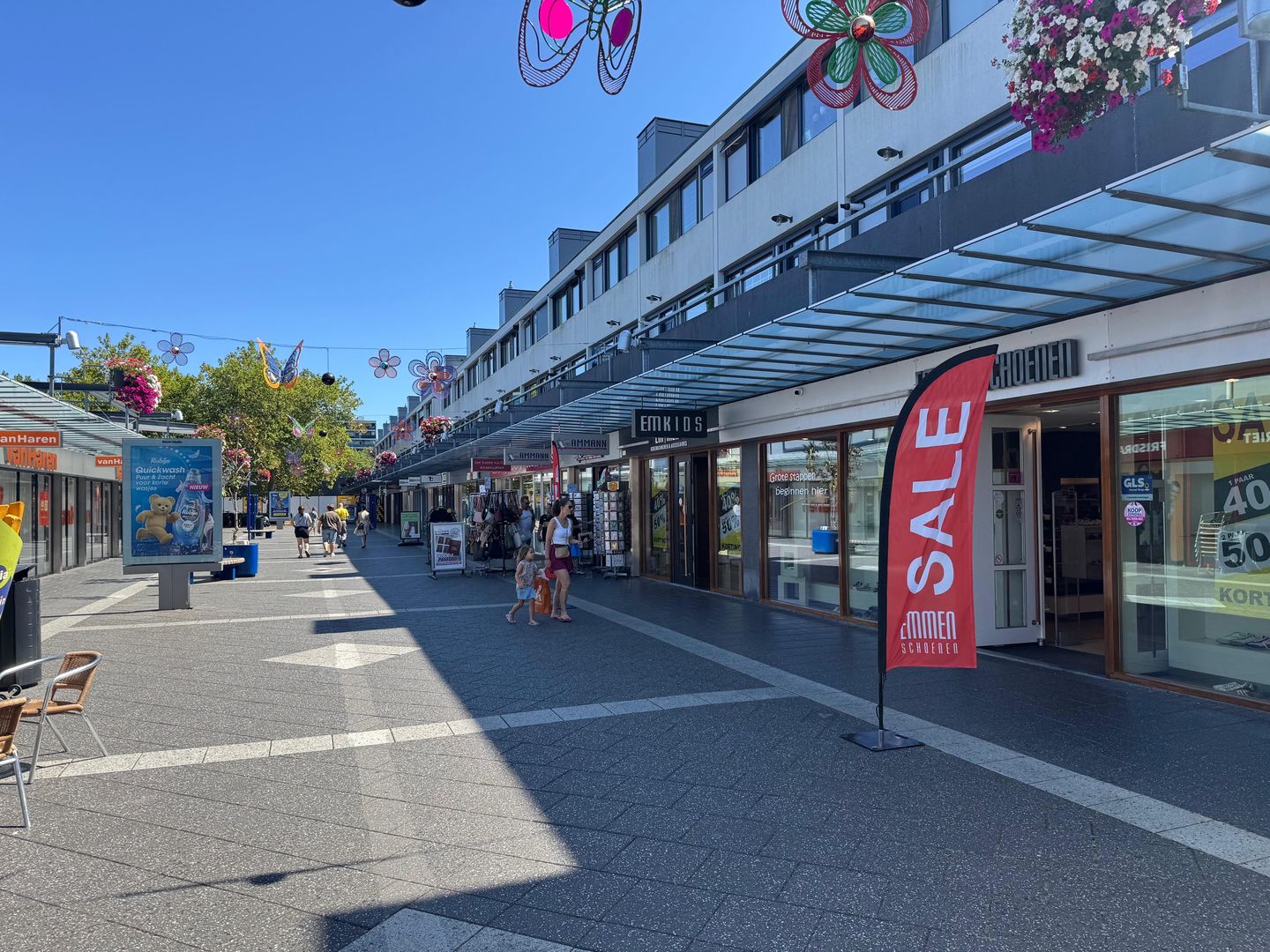 Bekijk foto 5 van Winkelcentrum Woensel 12