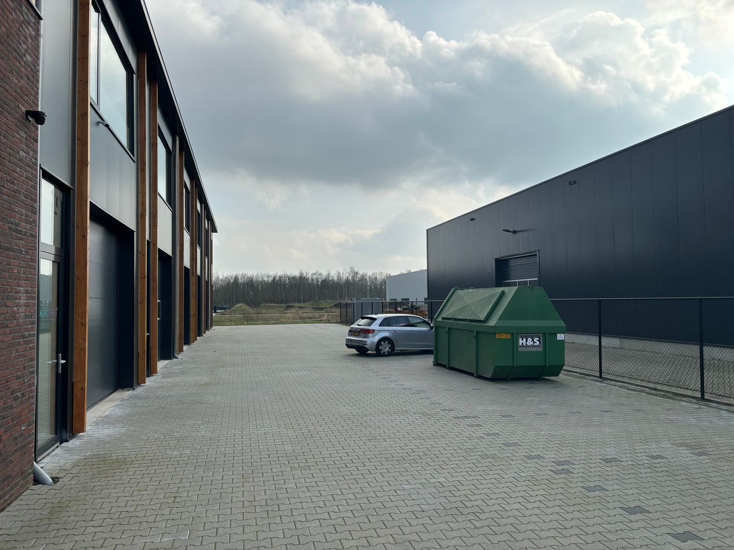 View photo 3 of Oosterveldsingel 13-H