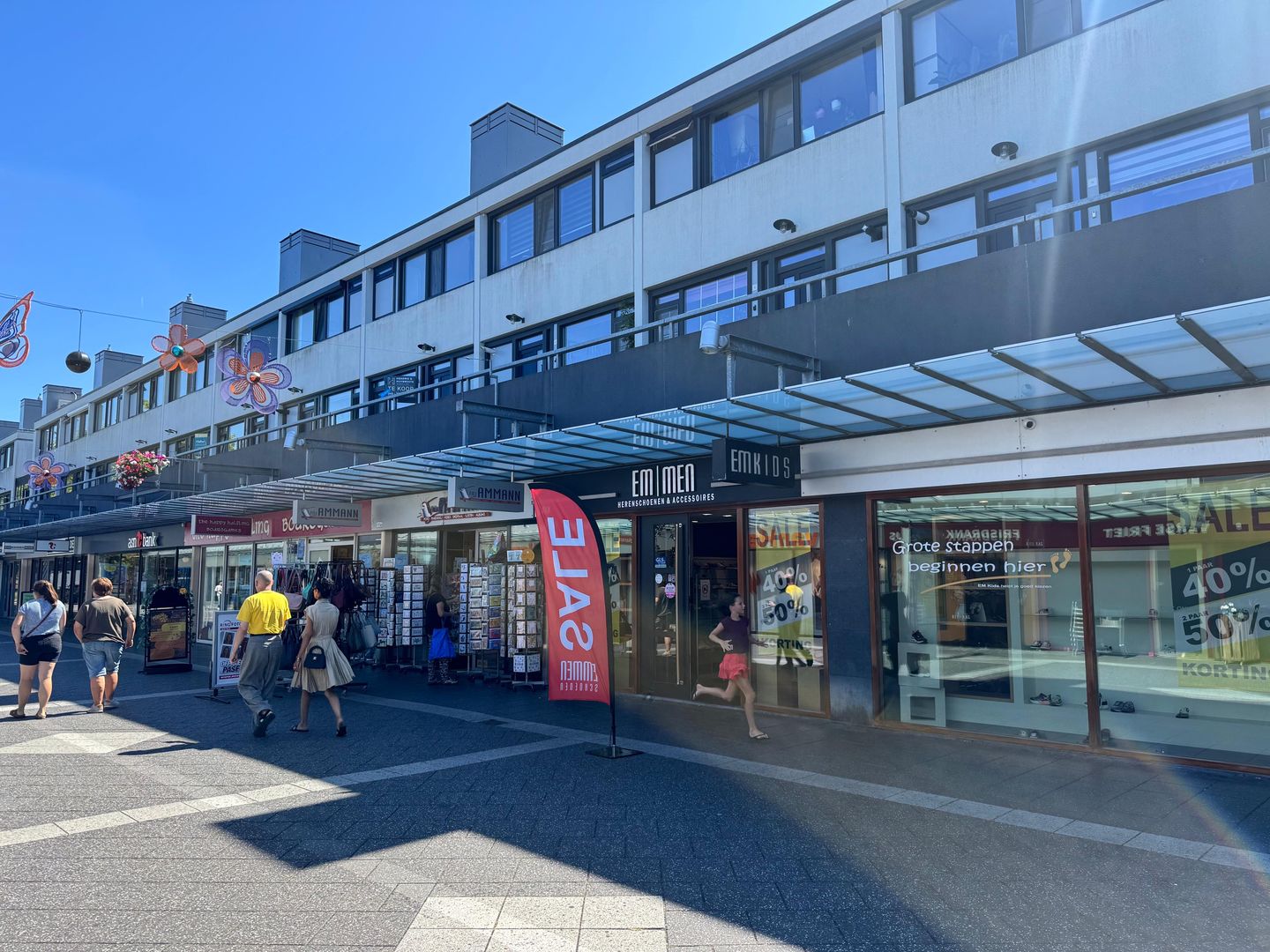 Bekijk foto 4 van Winkelcentrum Woensel 12