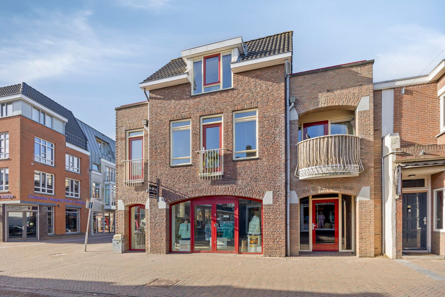 View photo 2 of Dorpsstraat 153-B