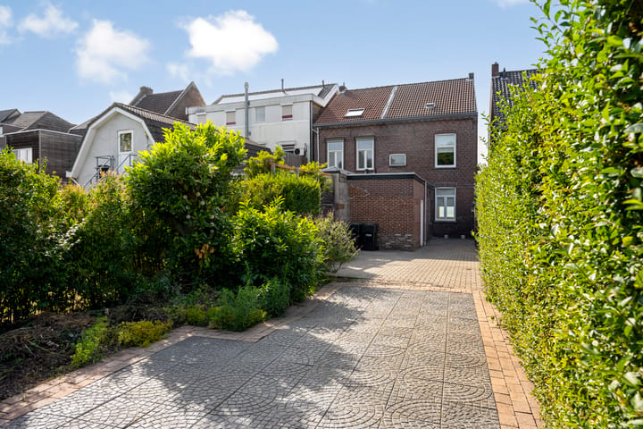 Twee-onder-één-kap te koop: Paardestraat 55, Sittard