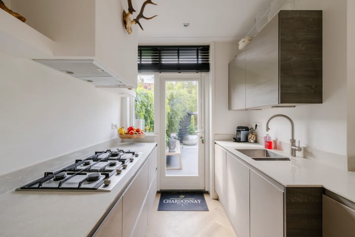 Tussenwoning te koop: Lodewijk van Deyssellaan 196, Haarlem