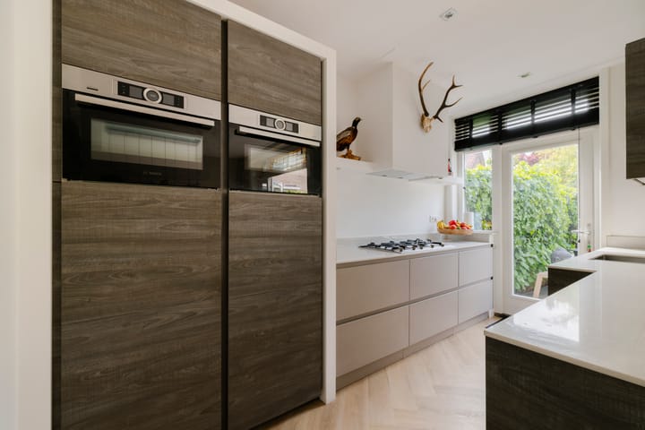 Tussenwoning te koop: Lodewijk van Deyssellaan 196, Haarlem
