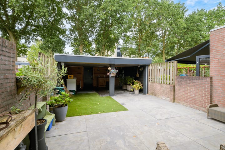Tussenwoning te koop: Pieternel Koomansstraat 19, Breda