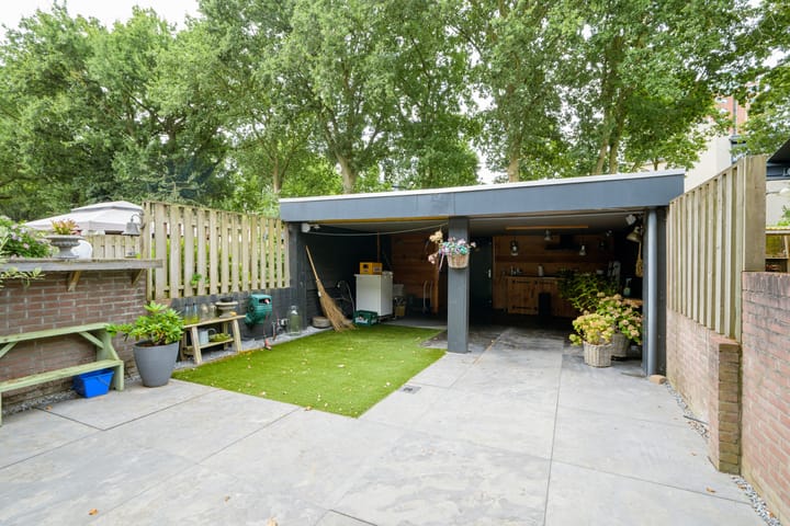 Tussenwoning te koop: Pieternel Koomansstraat 19, Breda
