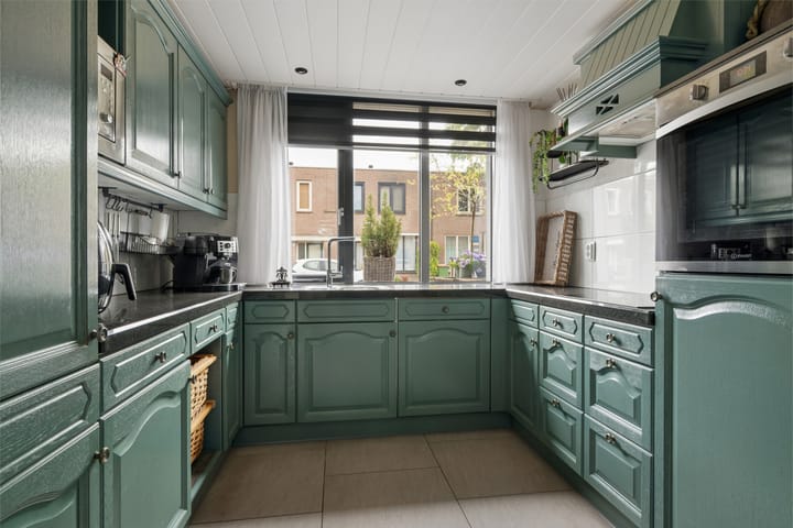 Tussenwoning te koop: Pieternel Koomansstraat 19, Breda