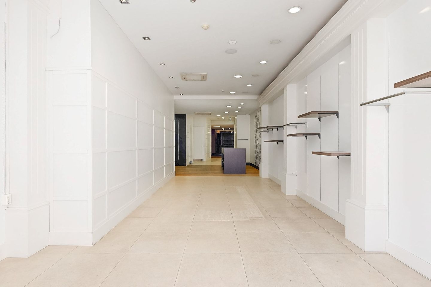View photo 3 of Luifelstraat 40