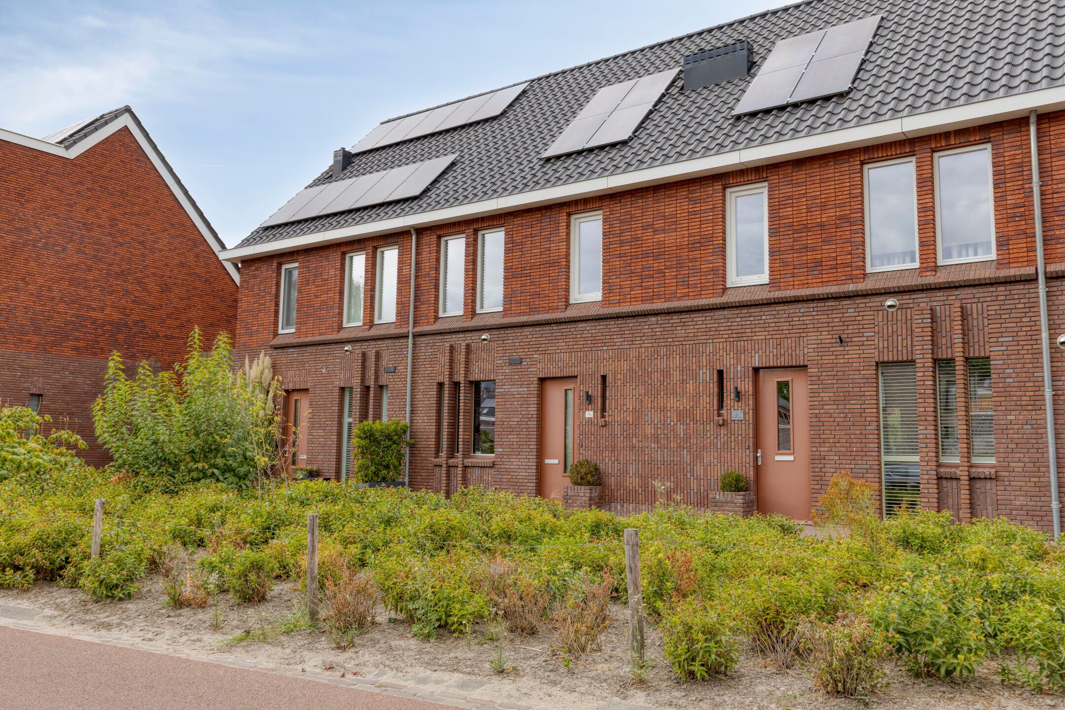Photo 36 of Almystraat 76