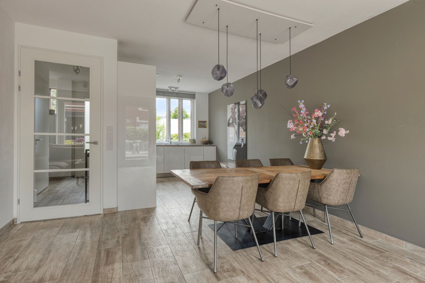 Photo 10 of Almystraat 76