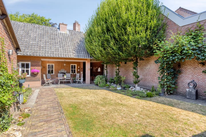 Hoekwoning te koop: Deken Frankenstraat 17, Valkenswaard
