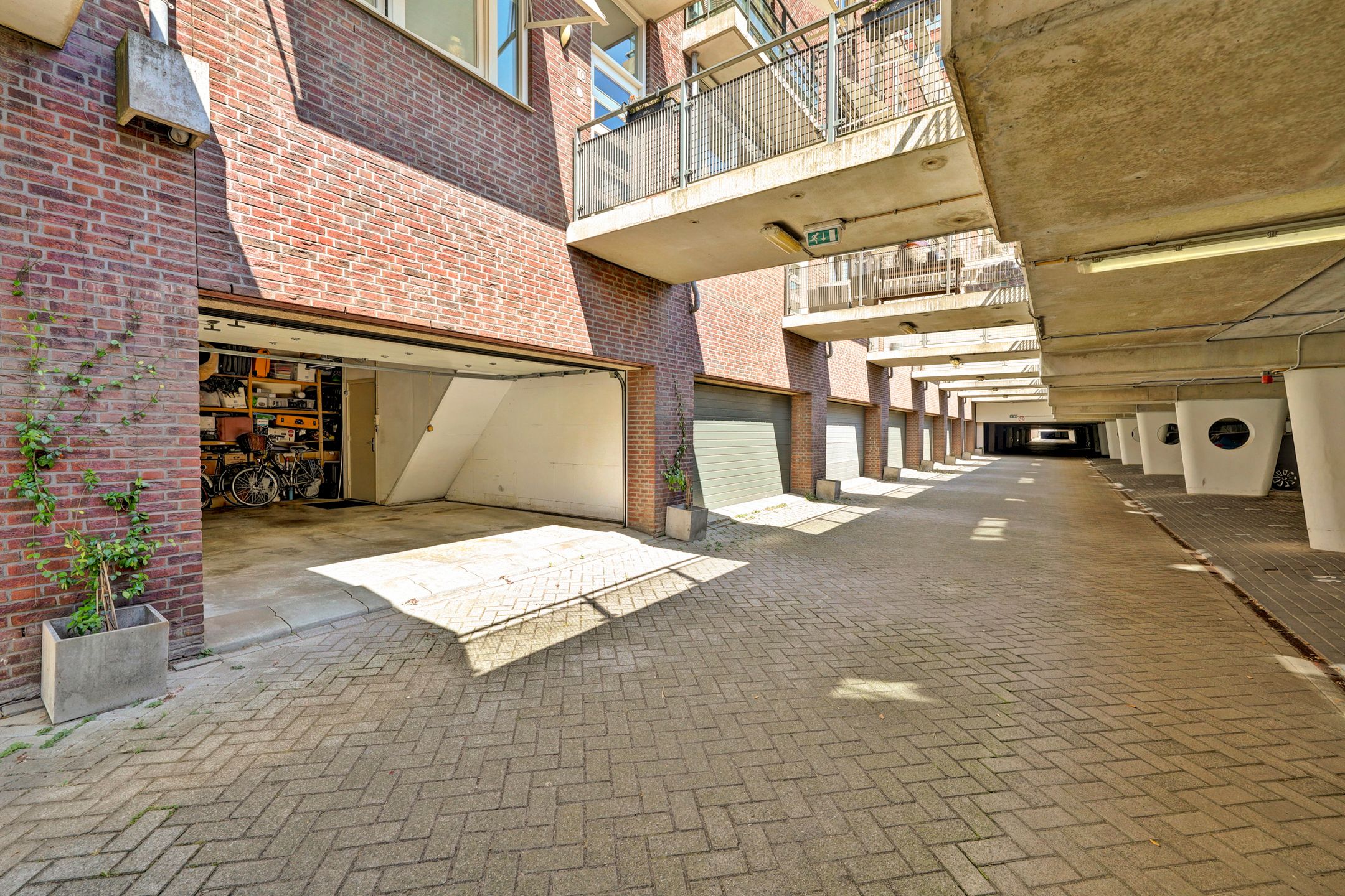 Photo 54 of Maasboulevard 10