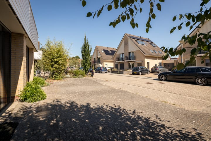 Twee-onder-één-kap te koop: Capellesloot 53, Enkhuizen
