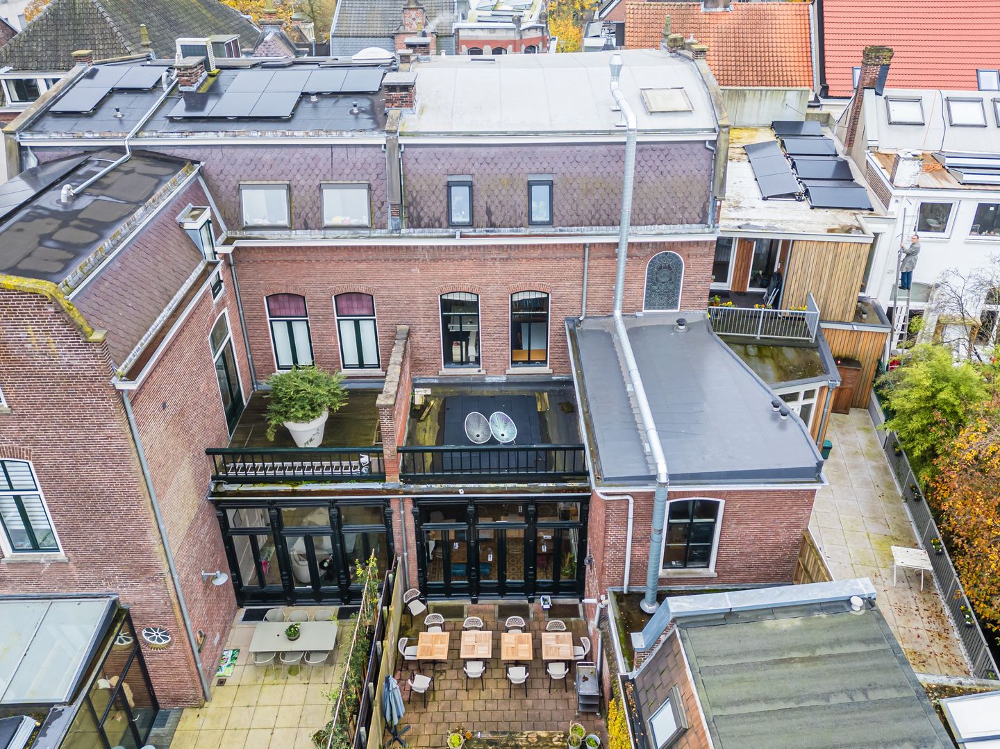 View photo 2 of Nieuwlandstraat 28
