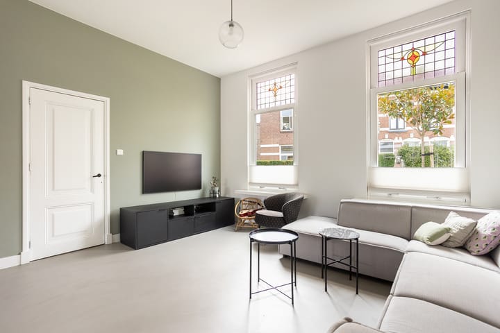 Twee-onder-één-kap te koop: Koningsstraat 116, Hilversum