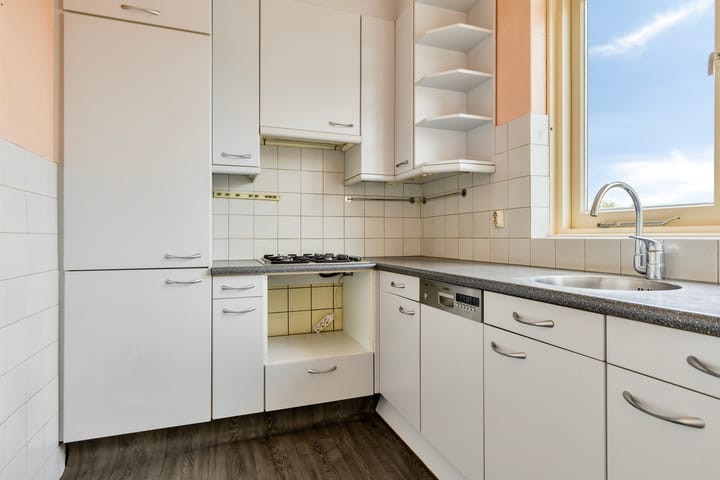 Photo 4 of Tolberterstraat 1-IV