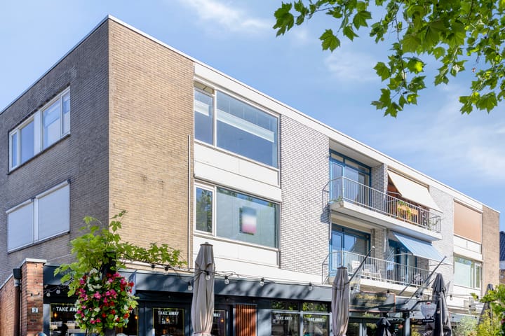 Photo 2 of Tolberterstraat 1-IV