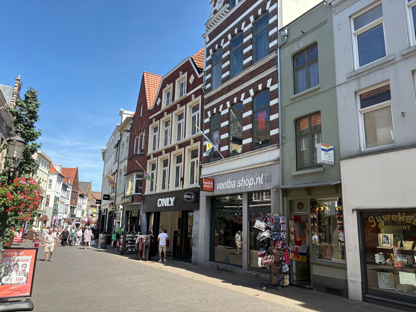 View photo 3 of Lomstraat 8