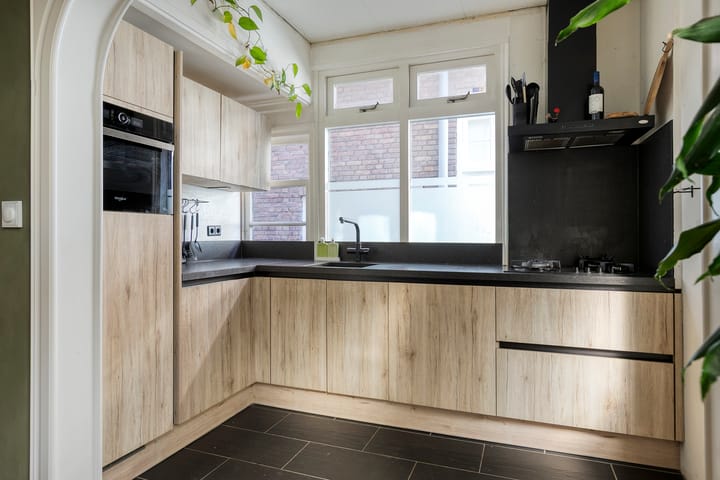 Photo 3 of Emmastraat 14
