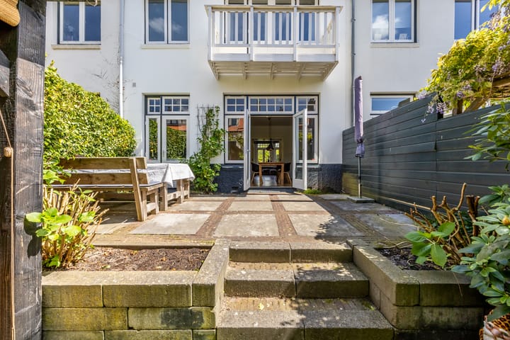 Tussenwoning te koop: Laan van Bloemenhove 3, Heemstede