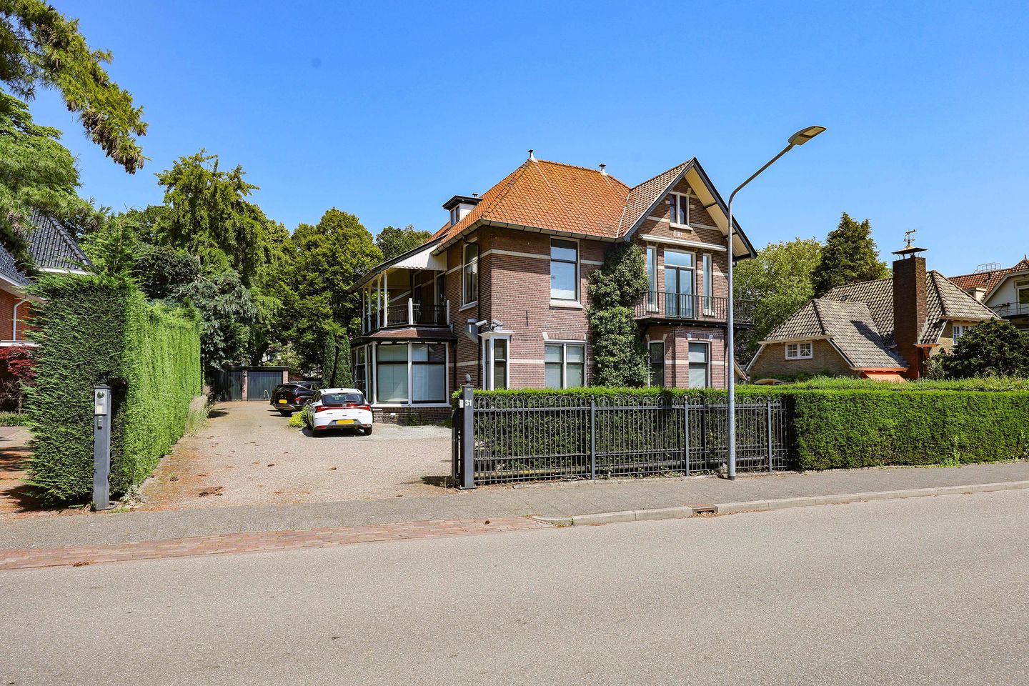 View photo 2 of Koninginneweg 31