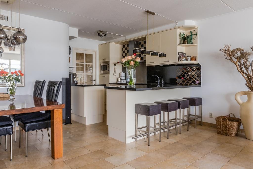 Photo 7 of Oosterweezenstraat 331