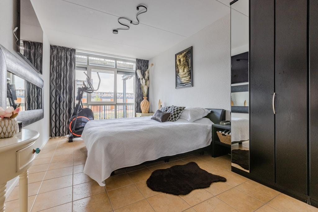 Photo 11 of Oosterweezenstraat 331