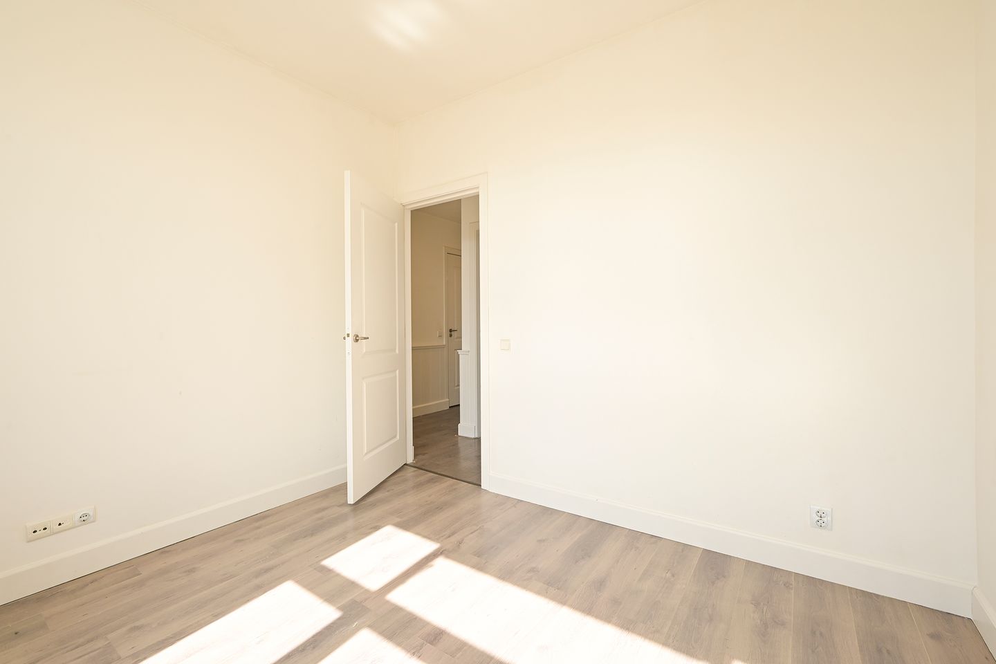 Photo 19 of Lyonnetstraat 80