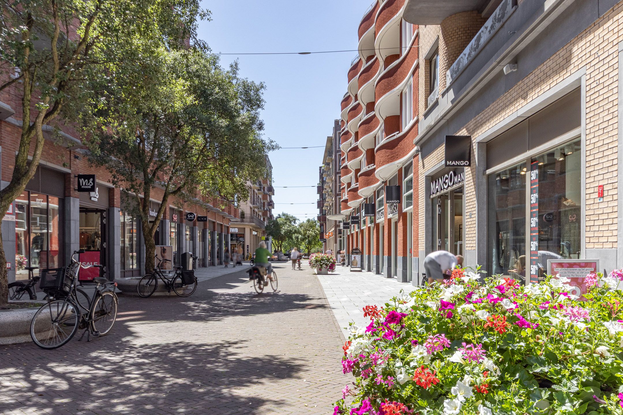 Photo 48 of Madridstraat 53