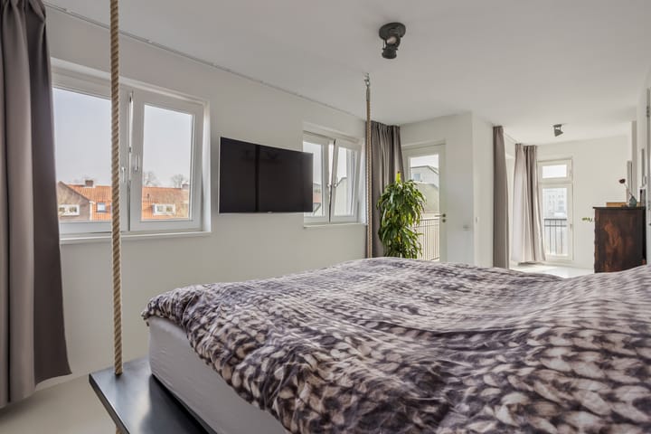 Twee-onder-één-kap te koop: Brinklaan 15B, Bussum