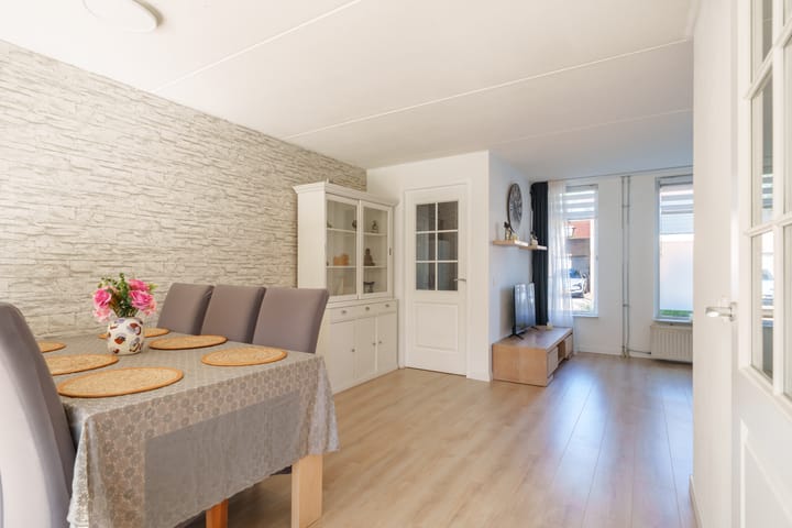 Tussenwoning te koop: Quickstepstraat 19, Almere
