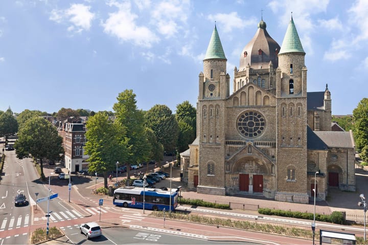 Studio te koop: Koningin Emmaplein 12B03, Maastricht