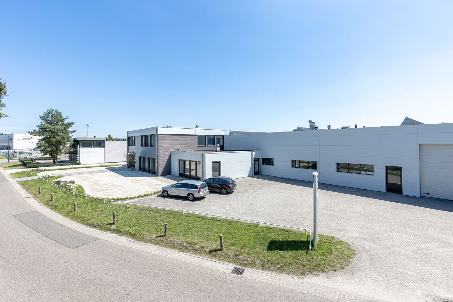Bekijk foto 2 van Industrieweg 107