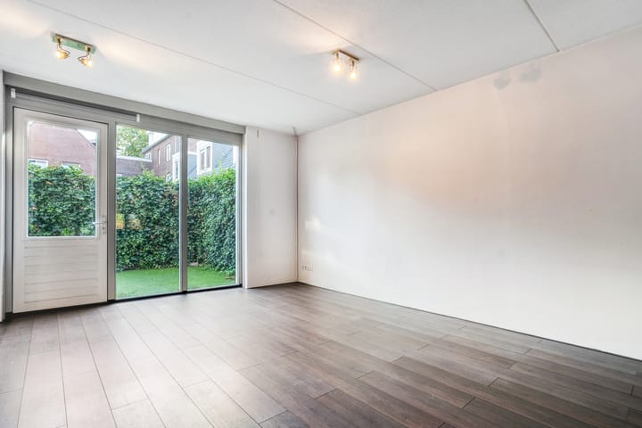 Tussenwoning te koop: Fenixhof 20, Zwolle