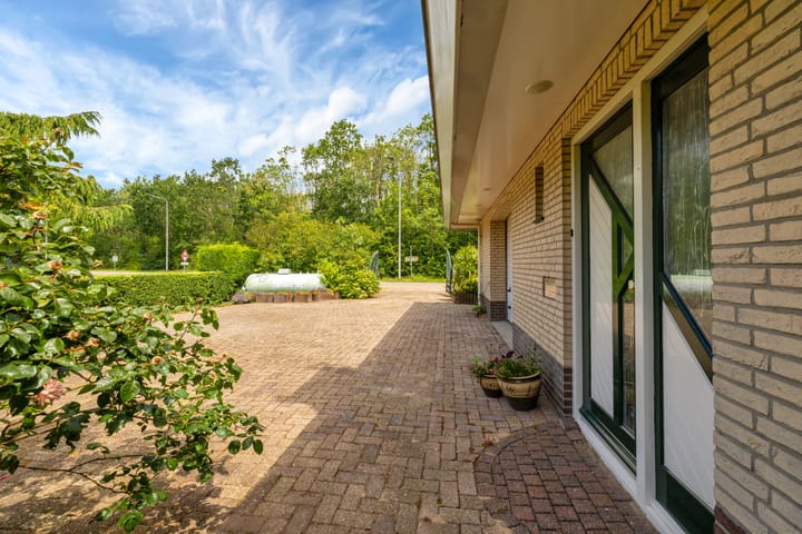 Vrijstaande woning te koop: Voorweg 3, Hellevoetsluis