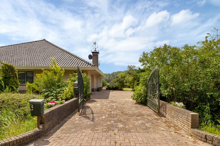 Vrijstaande woning te koop: Voorweg 3, Hellevoetsluis