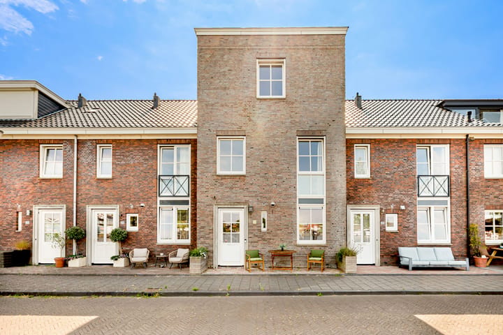 Tussenwoning te koop: Spaarnekade 24, Spaarndam