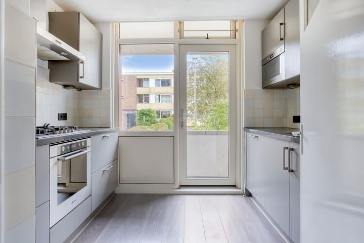 Photo 4 of Professor Hoogveldstraat 4